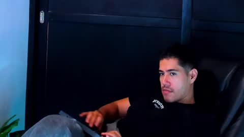 Snapshot of camara110 chatting on January 4, 10:27 am camara110 online show from January 4, 10:27 am
