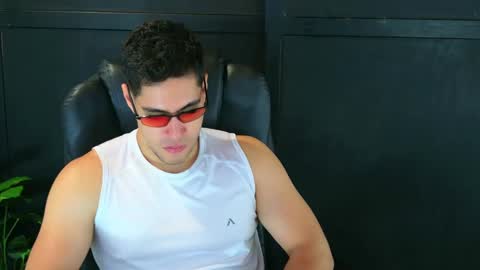 Snapshot of camara110 chatting on March 3, 2:47 am camara110 online show from March 3, 2:47 am