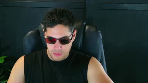 Snapshot of camara110 chatting on March 6, 12:10 am camara110 online show from March 6, 12:10 am