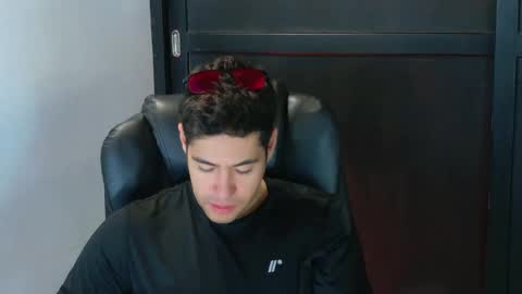 camara110 online show from October 1, 10:49 pm