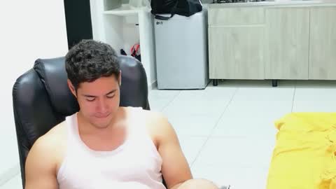 Snapshot of camara110 chatting on May 20, 1:34 am camara110 online show from May 20, 1:34 am