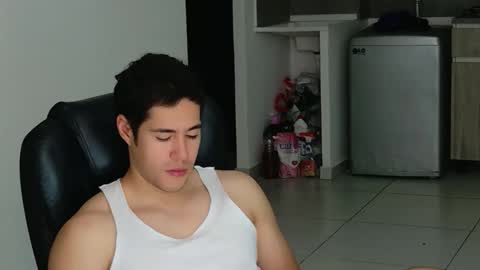 Snapshot of camara110 chatting on June 3, 2:03 am camara110 online show from June 3, 2:03 am