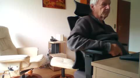 camcologne online show from December 3, 10:24 am