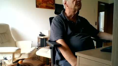camcologne online show from June 15, 9:22 am