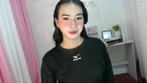 camela_star online show from December 4, 1:25 am