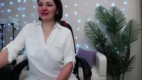 Snapshot of camelia_lillie chatting on May 12, 1:14 am camelia_lillie online show from May 12, 1:14 am