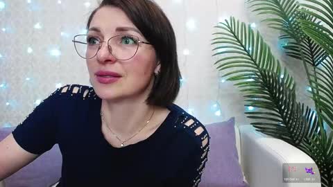 Snapshot of camelia_lillie chatting on May 15, 11:12 pm camelia_lillie online show from May 15, 11:12 pm