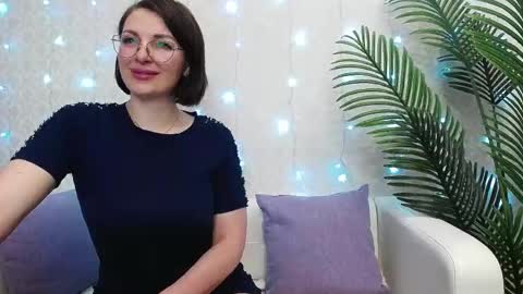Snapshot of camelia_lillie chatting on May 15, 11:34 pm camelia_lillie online show from May 15, 11:34 pm
