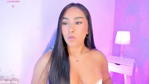 Snapshot of cameliaa_smiith chatting on April 15, 5:36 am Camelia Smith online show from April 15, 5:36 am