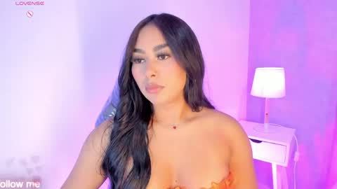 Snapshot of cameliaa_smiith chatting on April 16, 5:52 am Camelia Smith online show from April 16, 5:52 am