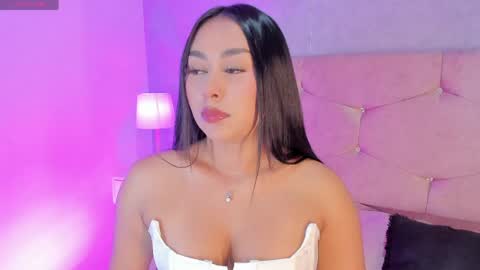 Snapshot of cameliaa_smiith chatting on May 24, 3:11 am Camelia Smith online show from May 24, 3:11 am