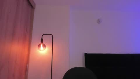 Snapshot of cameron_lyra chatting on April 21, 1:42 am Cameron online show from April 21, 1:42 am