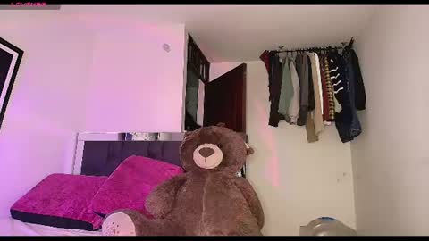 Snapshot of cami_casti777 chatting on August 2, 1:37 am trini-1000 online show from August 2, 1:37 am