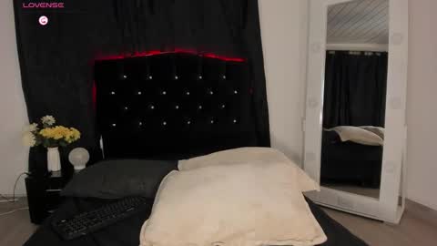 Camila cruz online show from March 9, 8:35 pm