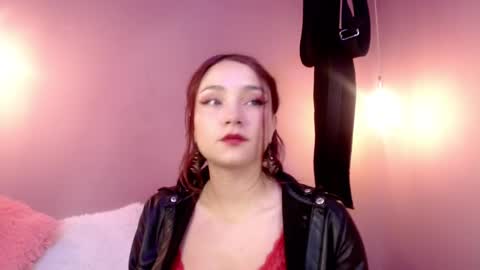 Snapshot of cami_fire chatting on January 22, 10:26 pm Cami online show from January 22, 10:26 pm
