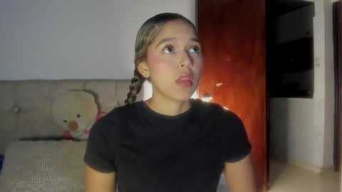 Snapshot of cami_hunter chatting on April 20, 11:06 pm online show from April 20, 11:06 pm