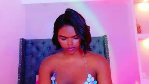 camiestrada online show from January 18, 7:06 pm