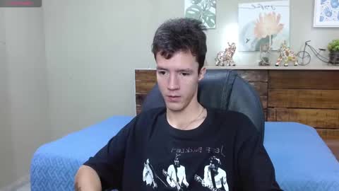 Snapshot of camievan chatting on March 7, 1:08 pm camievan online show from March 7, 1:08 pm