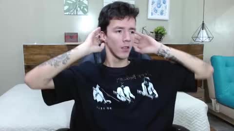 Snapshot of camievan chatting on March 17, 7:28 pm camievan online show from March 17, 7:28 pm