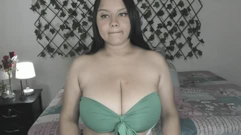 Snapshot of camihotboobs chatting on April 8, 6:24 am camihotboobs online show from April 8, 6:24 am