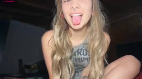 camii19y online show from June 11, 12:32 am