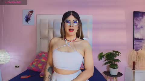 Snapshot of camii_raux chatting on December 4, 4:00 am CA M I online show from December 4, 4:00 am