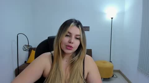 Snapshot of camiilaa1 chatting on February 9, 7:05 am Camila online show from February 9, 7:05 am