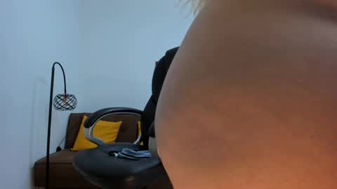 Snapshot of camiilaa1 chatting on February 14, 3:54 am Camila online show from February 14, 3:54 am