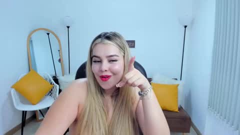 Snapshot of camiilaa1 chatting on March 4, 5:21 am Camila online show from March 4, 5:21 am