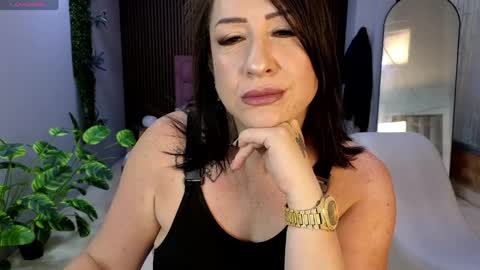 Snapshot of camil_milfdream chatting on March 25, 11:16 am Camil online show from March 25, 11:16 am