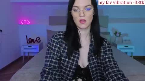 Snapshot of camila_777_ chatting on December 2, 9:32 pm Camila online show from December 2, 9:32 pm