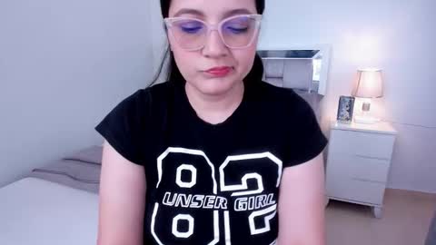 Snapshot of camila_buitrago chatting on March 23, 3:38 pm Camila buitrago online show from March 23, 3:38 pm