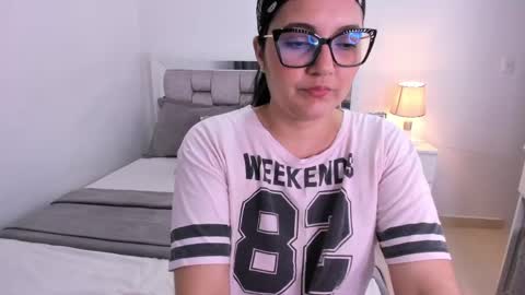 Snapshot of camila_buitrago chatting on April 15, 12:39 am Camila buitrago online show from April 15, 12:39 am