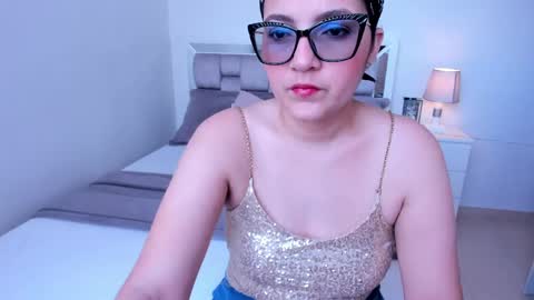 Snapshot of camila_buitrago chatting on April 19, 4:06 pm Camila buitrago online show from April 19, 4:06 pm
