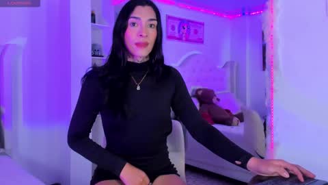 Snapshot of camila_coxx chatting on October 14, 6:36 am s online show from October 14, 6:36 am