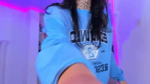 Snapshot of camila_coxx chatting on October 25, 5:26 am s online show from October 25, 5:26 am