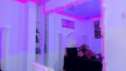 Snapshot of camila_coxx chatting on November 3, 6:58 am s online show from November 3, 6:58 am