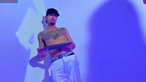 Snapshot of camila_coxx chatting on November 21, 5:17 am s online show from November 21, 5:17 am