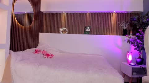 Snapshot of camila_dupont chatting on December 20, 12:30 am Camila online show from December 20, 12:30 am