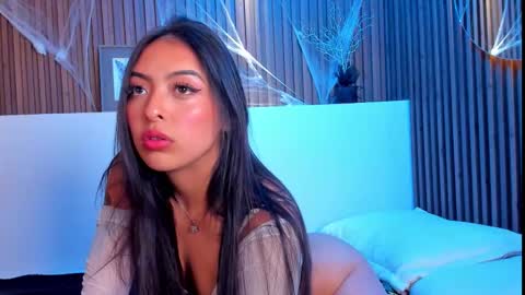 Snapshot of camila_dupont chatting on November 5, 3:50 am Camila online show from November 5, 3:50 am