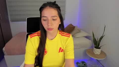 Snapshot of camila_ec2 chatting on March 26, 10:15 pm C A M I online show from March 26, 10:15 pm