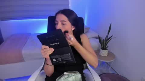 Snapshot of camila_ec2 chatting on April 1, 9:45 pm C A M I online show from April 1, 9:45 pm