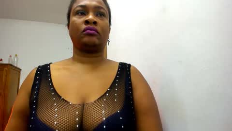 Snapshot of camila_sandoval_01 chatting on October 24, 9:06 am Camila online show from October 24, 9:06 am