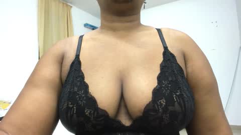 Camila online show from November 21, 10:25 am