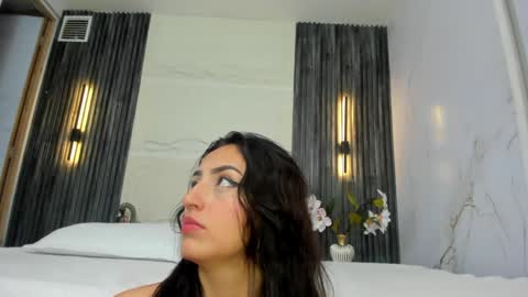 Snapshot of camilahunter__ chatting on June 7, 3:43 am Camila online show from June 7, 3:43 am