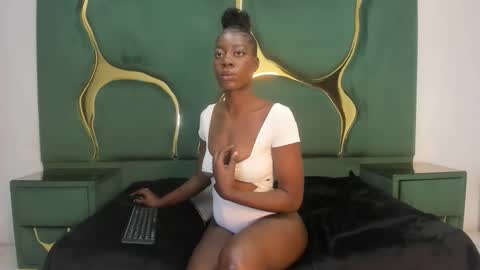 Snapshot of camilaroyale chatting on March 21, 4:21 pm Cami online show from March 21, 4:21 pm