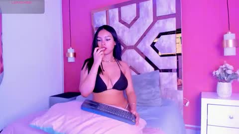 Snapshot of camilaspencer__ chatting on September 17, 11:45 am camilaspencer__ online show from September 17, 11:45 am