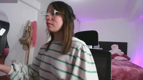 Snapshot of camill_belrose chatting on October 16, 9:49 pm Camill Belrose online show from October 16, 9:49 pm