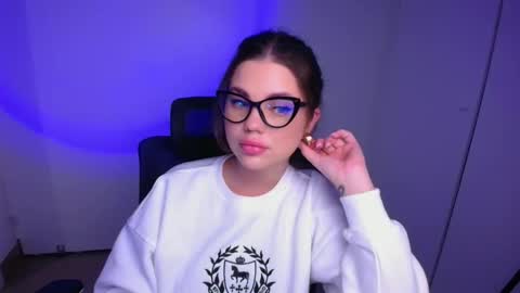 Snapshot of camilla_xo_ chatting on November 27, 7:54 am Camilla online show from November 27, 7:54 am