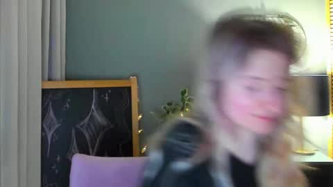 Snapshot of camilladreamer chatting on April 3, 10:19 pm camilladreamer online show from April 3, 10:19 pm
